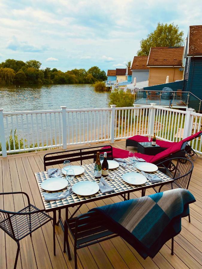 Cotswolds Lakeside Lodge - Nesbitt'S Nest South Cerney Esterno foto