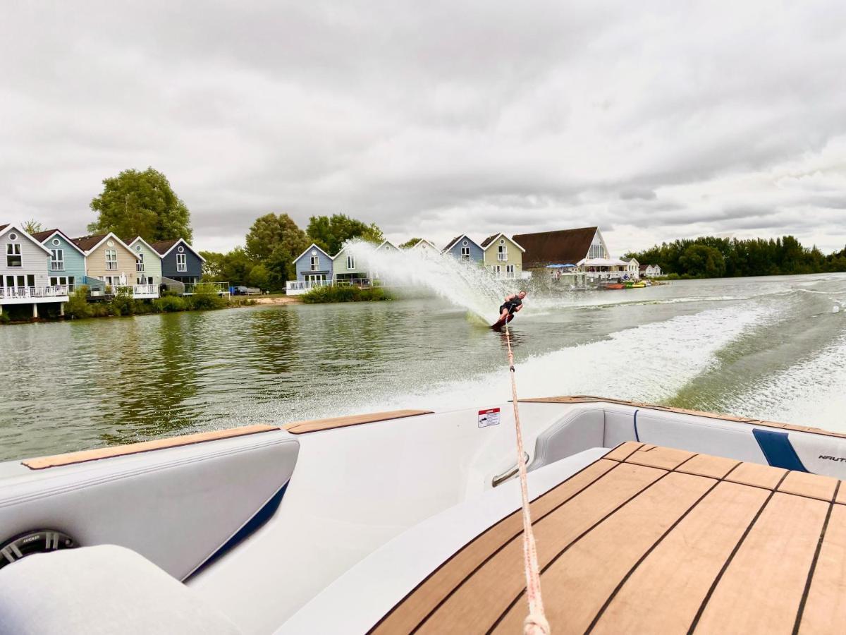 Cotswolds Lakeside Lodge - Nesbitt'S Nest South Cerney Esterno foto